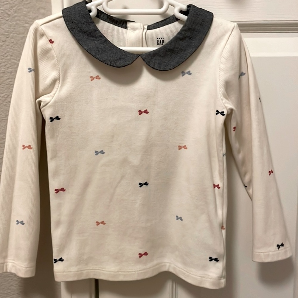 Excellent condition. Blue and white girls long sleeve shirt  size 3T SFPF